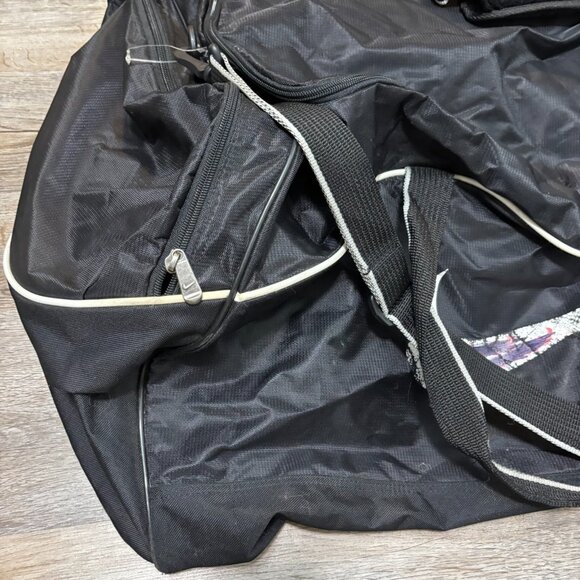 Nike Black Large Duffel Bag White Trim Shoulder Strap Multiple Pockets Fair Cond - Picture 2 of 5